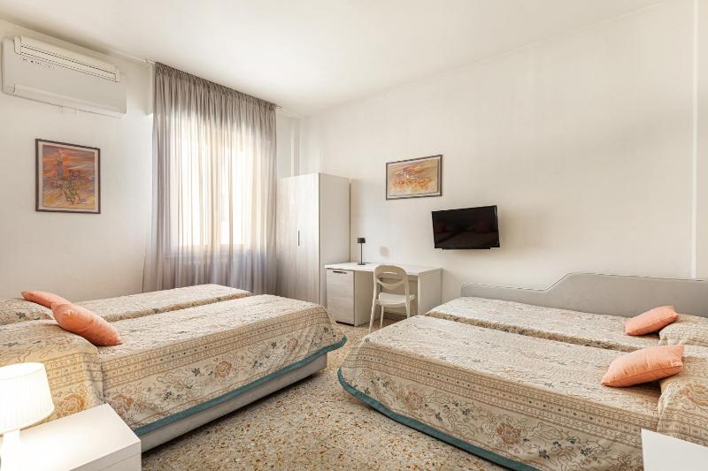 Standard Quadruple Room image 3