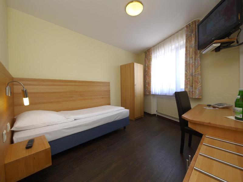 Rheinsteigblick Single Room - Public Transport Ticket included image 4