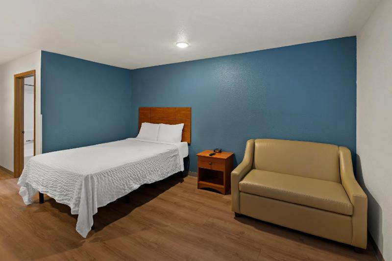 Standard Double Room with Sofa Bed - Non-Smoking image 3