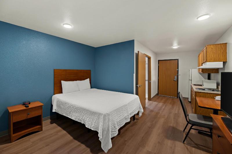 Standard Double Room with Roll-In Shower - Disability Access/Non-Smoking  image 2