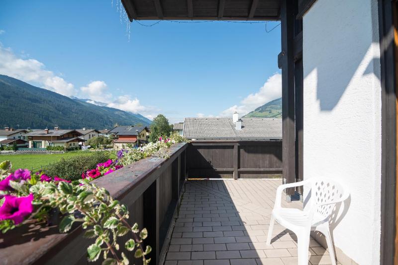 One-Bedroom Apartment with Balcony image 4