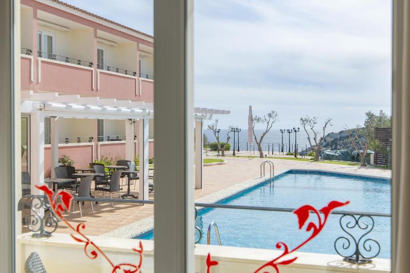 Double Room with Balcony and Sea View image 1