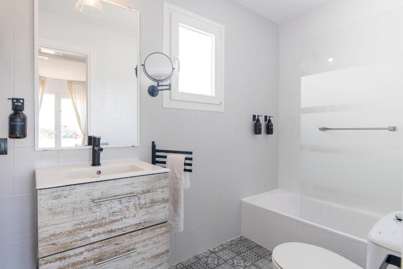 Deluxe Double or Twin Room image 4