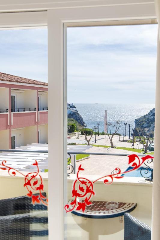 Superior Double or Twin Room with Sea View image 2