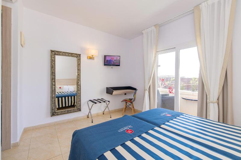 Twin Room with Pool View image 3