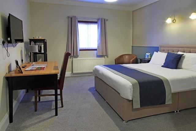 Double Room image 3