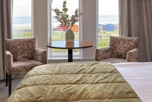 Double Room with Sea View image 2
