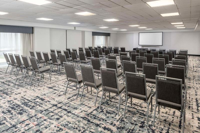Homewood Suites By Hilton Miami-Airport/Blue Lagoon - image 5
