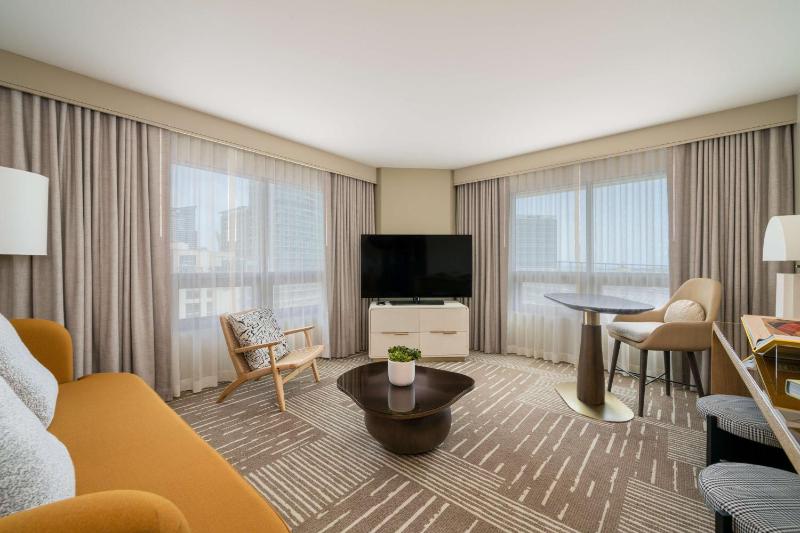 1 Bedroom Suite - 1 King image 4