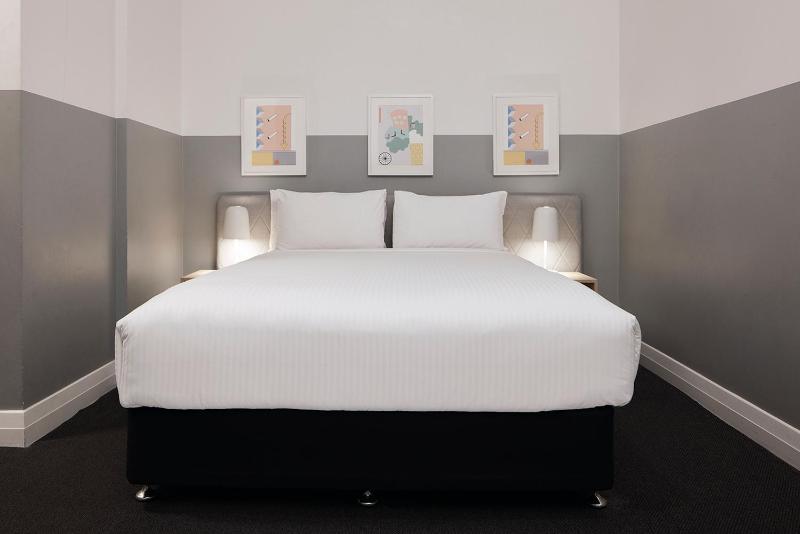 Ultimo Queen Room image 2