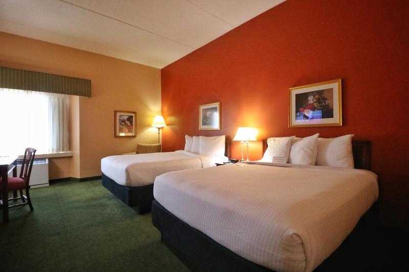 Queen Room image 3