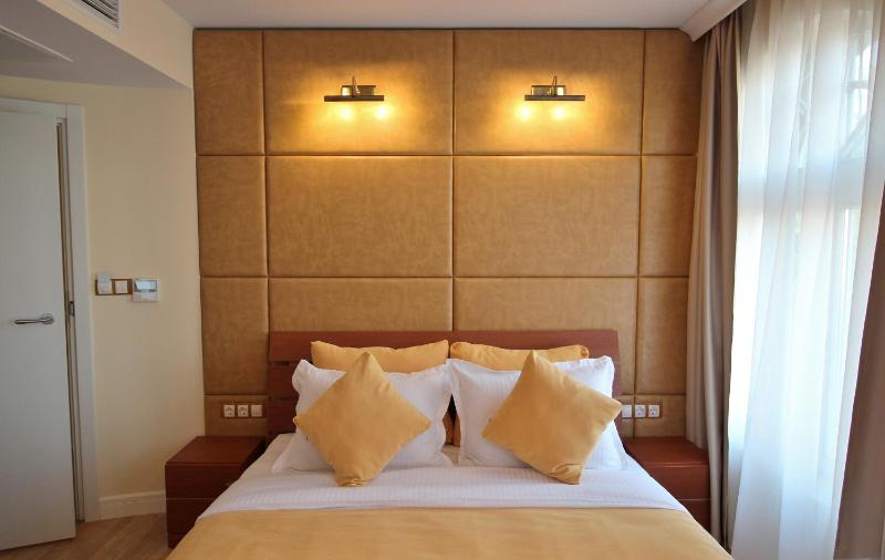 Double Room image 3