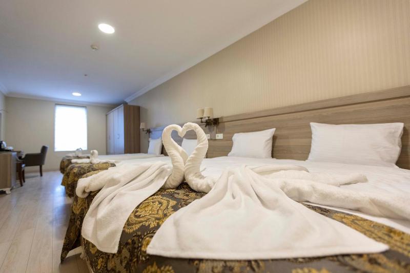 Standard Quadruple Room image 1
