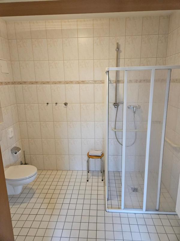Twin Room image 4