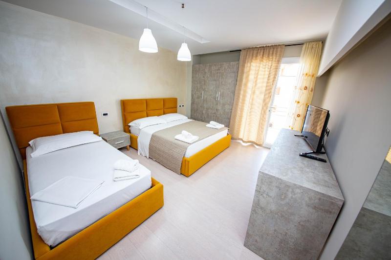 Deluxe Triple Room image 2