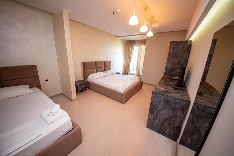 Triple Room with Balcony image 3