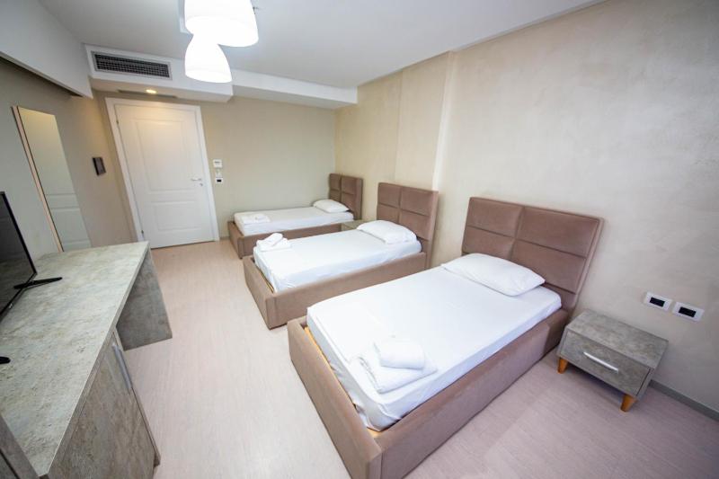 Comfort Triple Room image 3