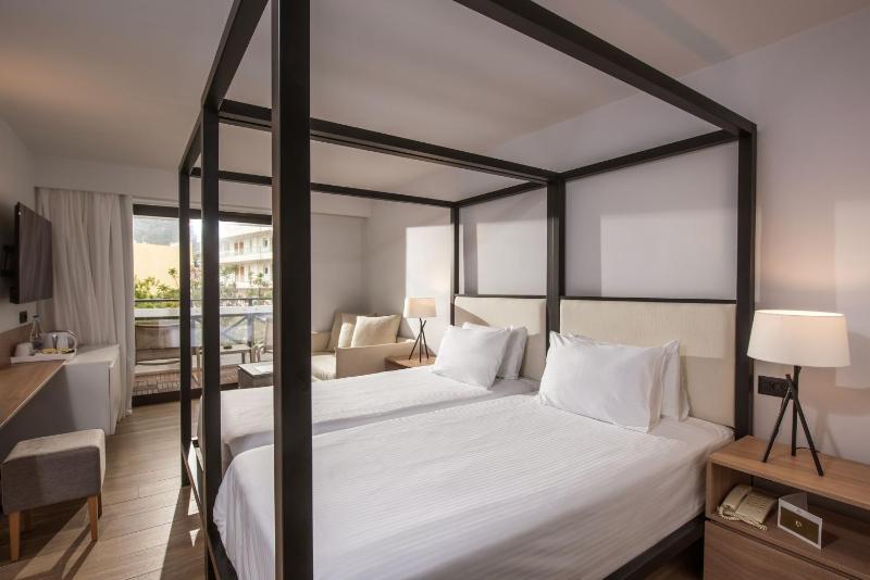 Double or Twin Room image 3