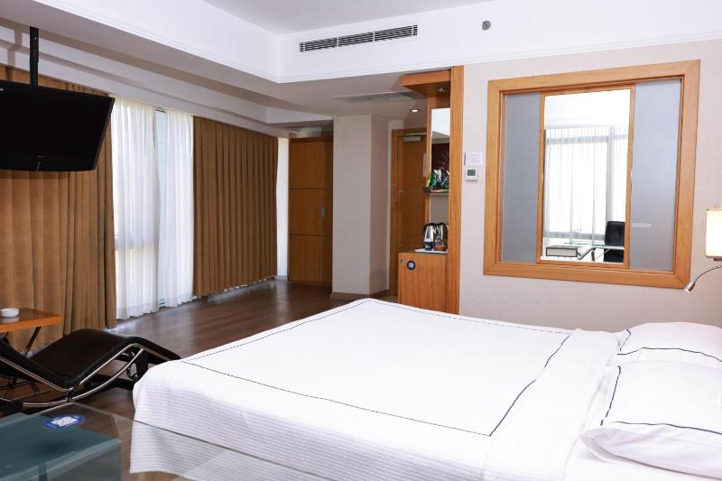 King Room image 3