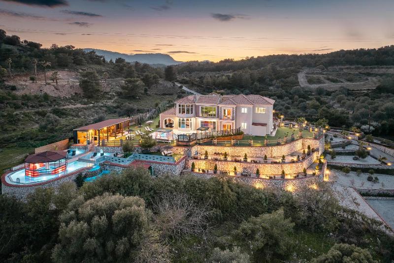 Villa with Private Pool image 4