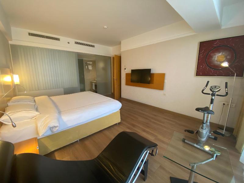 Executive Suite image 3