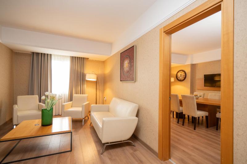 Presidential Suite image 3