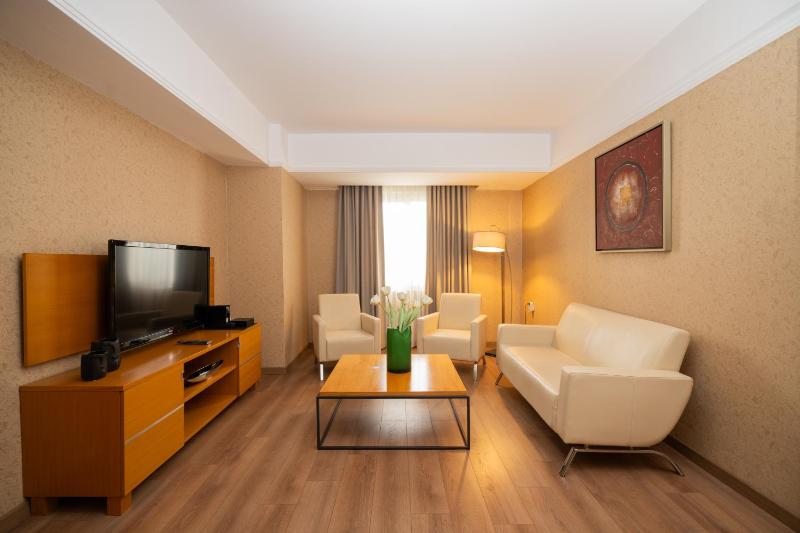 Presidential Suite image 4