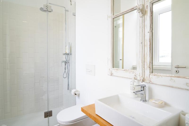 Double or Twin Room image 4
