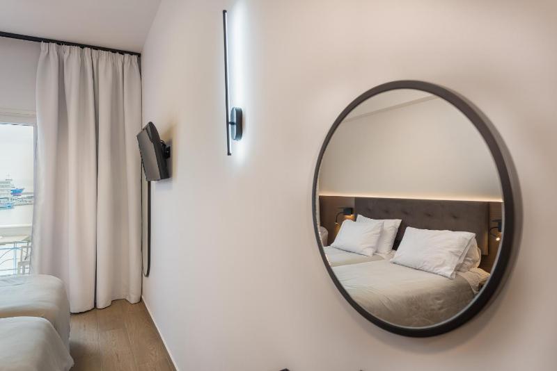 Superior Double or Twin Room with Sea View image 3