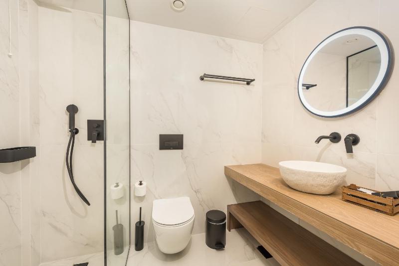 Deluxe Double Room with Sea View image 4