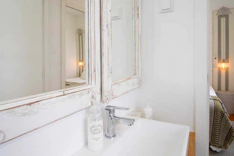 Double or Twin Room image 3