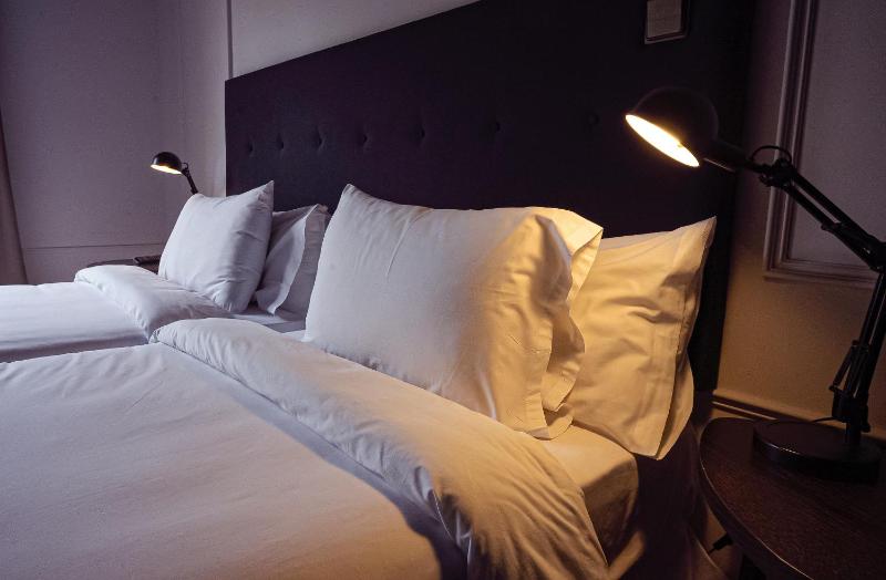 Twin Room image 2