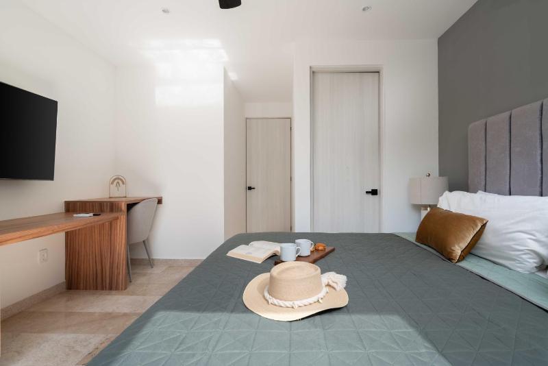 2BD with Rooftop Pool near Beach - image 20
