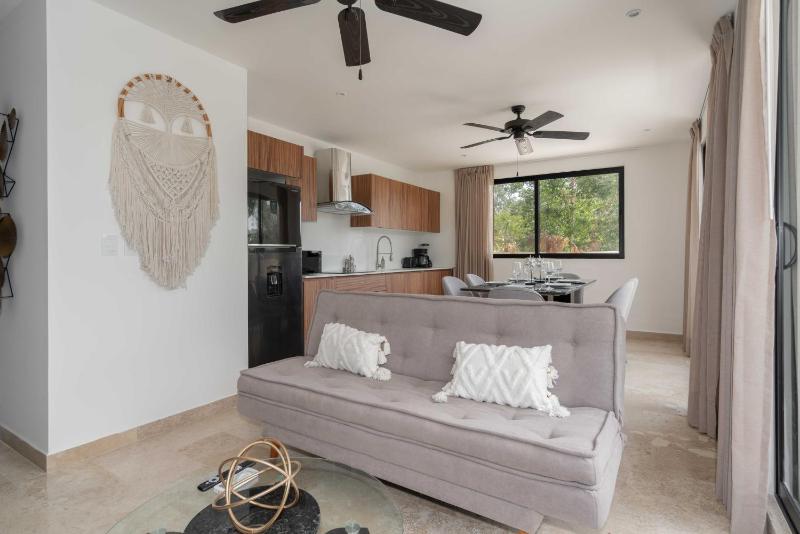 2BD with Rooftop Pool near Beach - image 27