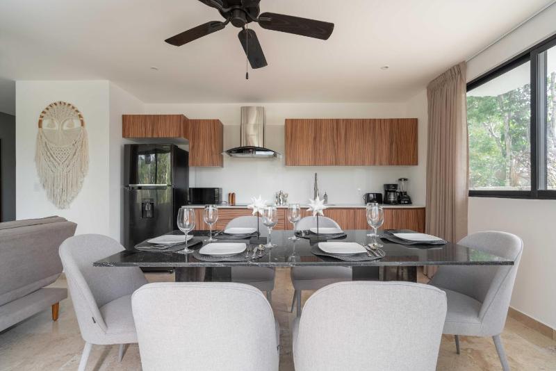 2BD with Rooftop Pool near Beach - image 26