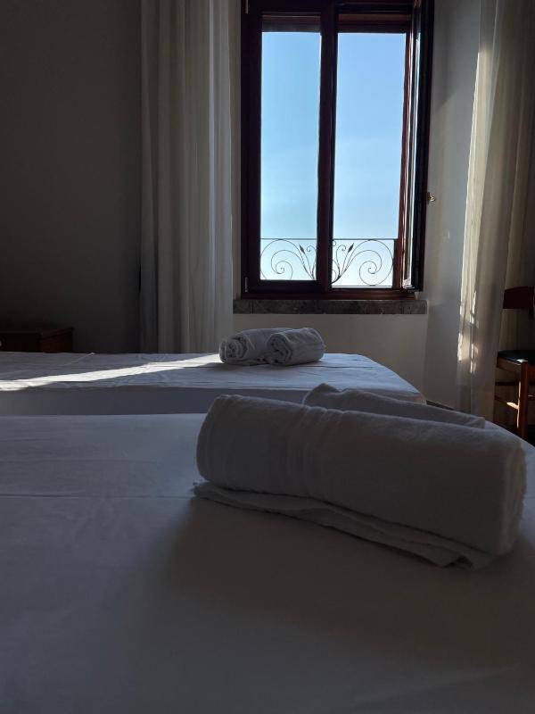 Double or Twin Room with Sea View image 4