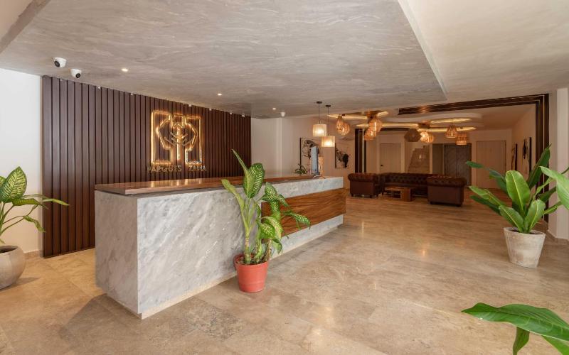 2BD with Rooftop Pool near Beach - image 24