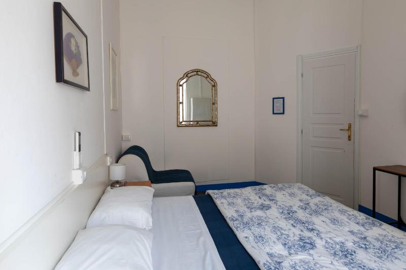 Olympia Hotel - image 2