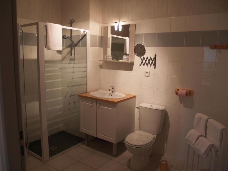 Twin Bed Apartment with Terrace and Garden View image 4