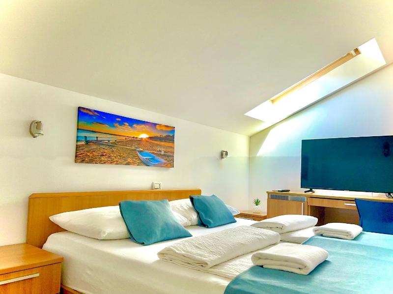 Double Attic Room image 4