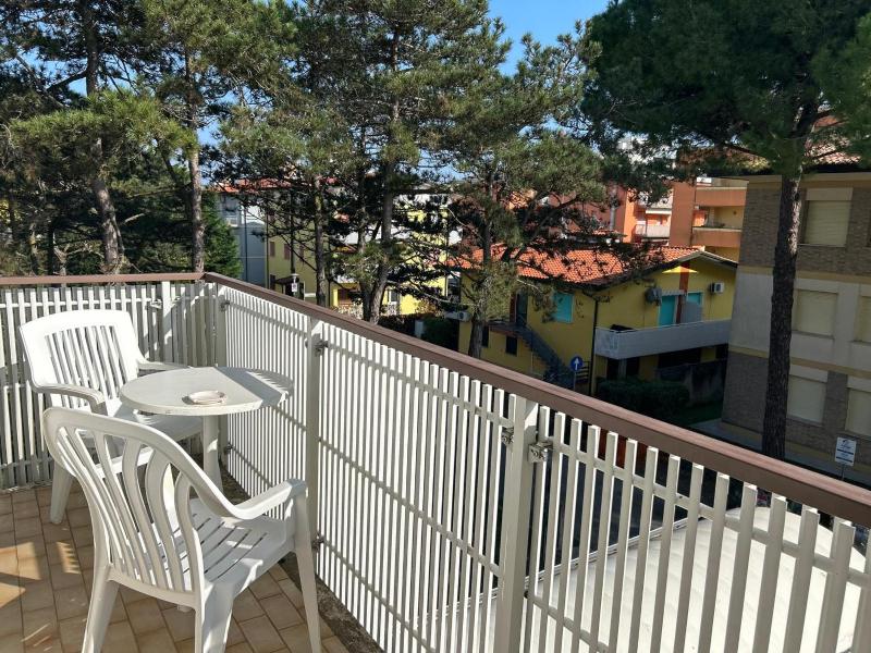 Single Room with Balcony image 4