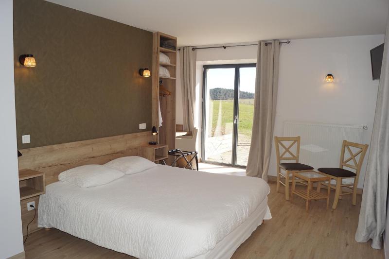 Double Room image 3