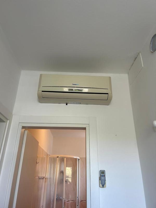 Economy Triple Room image 2