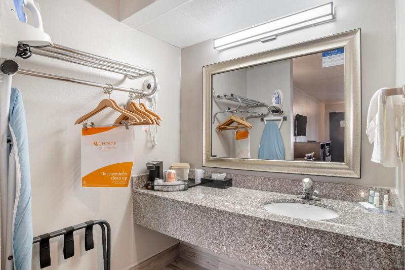 Superior King Suite image 2