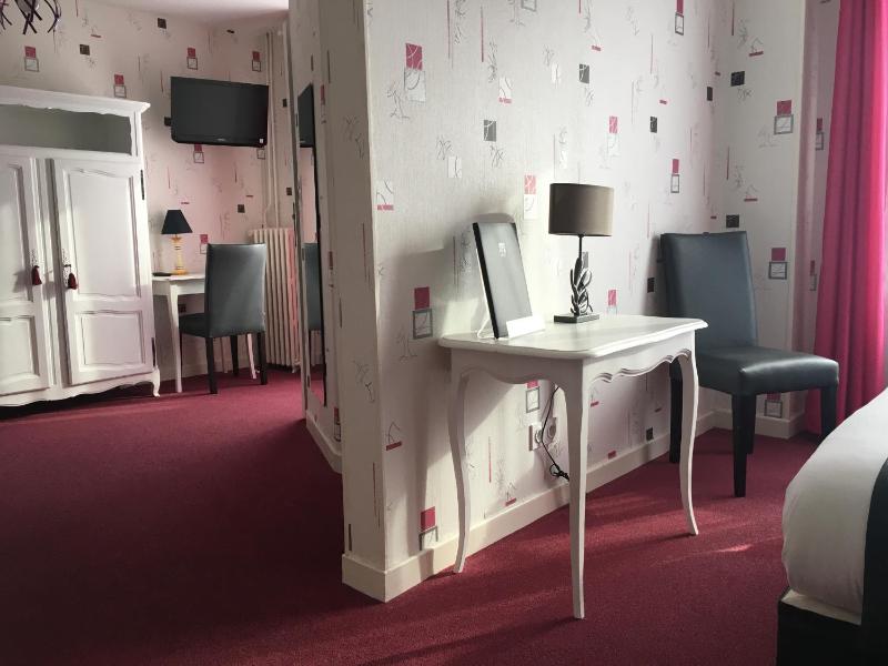Triple Room with Balcony image 4