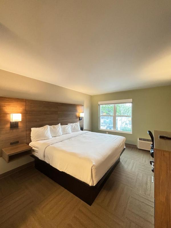 King Room - Non-Smoking image 3