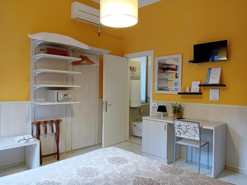 Double Room image 2
