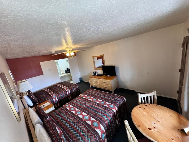 Queen Room image 3