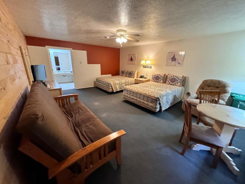 Queen Room - Disability Access image 1