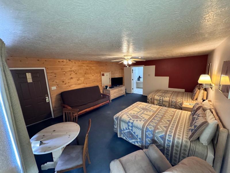 Queen Room - Disability Access image 2